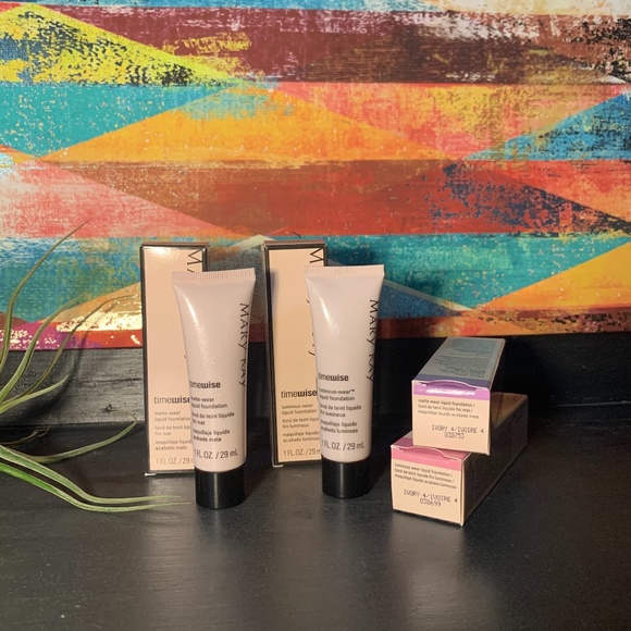 Ivory 4 AntiAging Luminous/Matte liquid foundation
